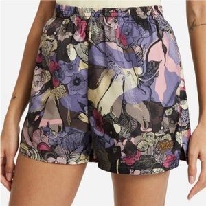 Nike Sportswear Femme Multicolor Allover Floral
Print Shorts
